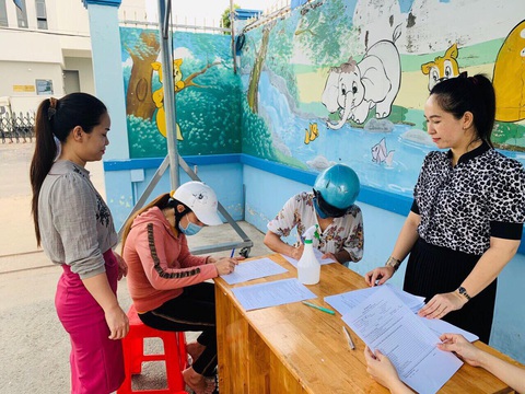 Phụ huynh tìm trường mầm non khác cho con vì trường cũ giải thể - Ảnh 1. Phụ huynh tìm trường mầm non khác cho con vì trường cũ giải thể - Ảnh 1.