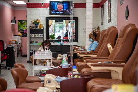 Người Việt làm nail ở Mỹ trong đại dịch: Tương lai xa tít, bất ổn rất gần - Ảnh 1. Người Việt làm nail ở Mỹ trong đại dịch: Tương lai xa tít, bất ổn rất gần - Ảnh 1.