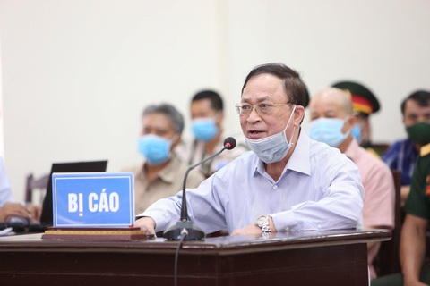 Cựu thứ trưởng Bộ Quốc phòng Nguyễn Văn Hiến và Đinh Ngọc Hệ (Út trọc) cùng ra tòa - Ảnh 1. Cựu thứ trưởng Bộ Quốc phòng Nguyễn Văn Hiến và Đinh Ngọc Hệ (Út trọc) cùng ra tòa - Ảnh 1.