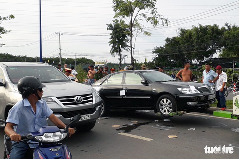 Vụ ‘giang hồ’ vây xe chở công an: Các bị cáo khai Giang 36 chỉ đạo chặn xe, giữ người - Ảnh 3. Vụ ‘giang hồ’ vây xe chở công an: Các bị cáo khai Giang 36 chỉ đạo chặn xe, giữ người - Ảnh 3.