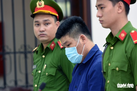 Giang 36 và Nguyễn Tấn Lương nhận 4 năm tù vụ ‘giang hồ’ vây xe chở công an - Ảnh 3. Giang 36 và Nguyễn Tấn Lương nhận 4 năm tù vụ ‘giang hồ’ vây xe chở công an - Ảnh 3.