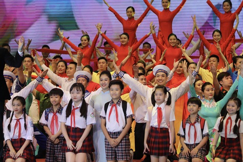 Kỷ niệm 130 năm ngày sinh Chủ tịch Hồ Chí Minh: Trong bầu trời không gì quý bằng nhân dân - Ảnh 2. Kỷ niệm 130 năm ngày sinh Chủ tịch Hồ Chí Minh: Trong bầu trời không gì quý bằng nhân dân - Ảnh 2.
