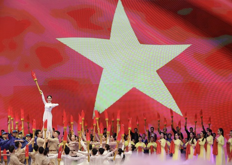 Kỷ niệm 130 năm ngày sinh Chủ tịch Hồ Chí Minh: Trong bầu trời không gì quý bằng nhân dân - Ảnh 3. Kỷ niệm 130 năm ngày sinh Chủ tịch Hồ Chí Minh: Trong bầu trời không gì quý bằng nhân dân - Ảnh 3.