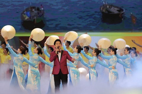 Kỷ niệm 130 năm ngày sinh Chủ tịch Hồ Chí Minh: Trong bầu trời không gì quý bằng nhân dân - Ảnh 4. Kỷ niệm 130 năm ngày sinh Chủ tịch Hồ Chí Minh: Trong bầu trời không gì quý bằng nhân dân - Ảnh 4.