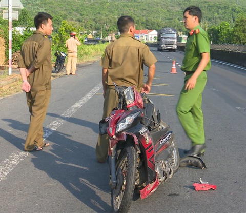 Truy tìm xe rời khỏi hiện trường sau vụ tai nạn chết người - Ảnh 1. Truy tìm xe rời khỏi hiện trường sau vụ tai nạn chết người - Ảnh 1.