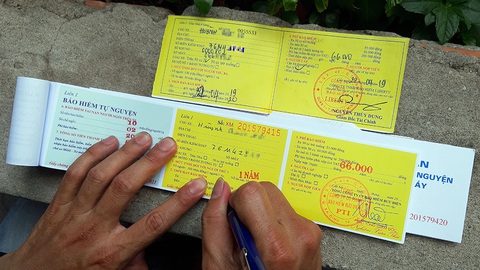 Đòi tiền bảo hiểm xe máy: Nghe khâu thủ tục lùng bùng lỗ tai - Ảnh 1. Đòi tiền bảo hiểm xe máy: Nghe khâu thủ tục lùng bùng lỗ tai - Ảnh 1.