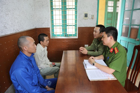 Nhóm người Trung Quốc ghi thông tin lấy được lên thẻ ngân hàng giả, rút 300.000 USD - Ảnh 1. Nhóm người Trung Quốc ghi thông tin lấy được lên thẻ ngân hàng giả, rút 300.000 USD - Ảnh 1.