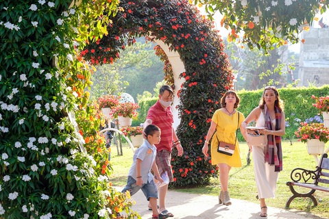 Nghỉ lễ, nhiều điểm du lịch sôi động trở lại - Ảnh 2. Nghỉ lễ, nhiều điểm du lịch sôi động trở lại - Ảnh 2.
