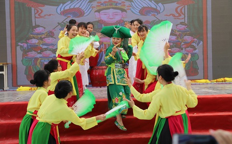 Các con đang học hay vỗ béo cho những kỳ thi? - Ảnh 1. Các con đang học hay vỗ béo cho những kỳ thi? - Ảnh 1.
