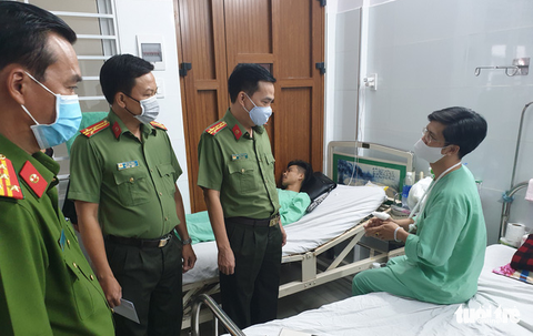 Đề xuất khen thưởng 5 cá nhân, 1 tập thể tham gia chữa cháy ở KCX Tân Thuận - Ảnh 2. Đề xuất khen thưởng 5 cá nhân, 1 tập thể tham gia chữa cháy ở KCX Tân Thuận - Ảnh 2.