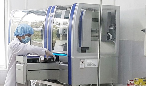Từ vụ nâng giá mua máy xét nghiệm COVID-19: Đạo đức công vụ xuống cấp! - Ảnh 1. Từ vụ nâng giá mua máy xét nghiệm COVID-19: Đạo đức công vụ xuống cấp! - Ảnh 1.