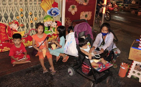 Xóm trọ nghèo mùa dịch: Những ngày khó khăn - Ảnh 1.