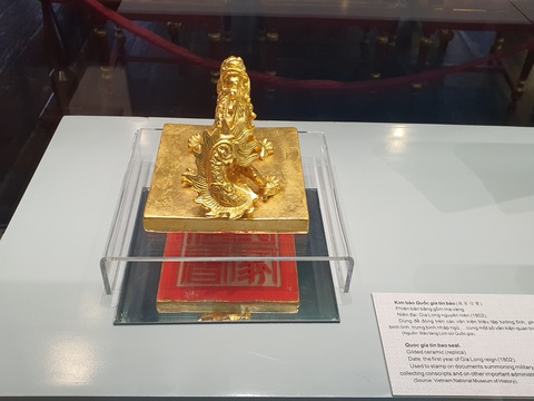 Bảo tàng Cổ vật cung đình Huế triển lãm tư liệu, kỷ vật của hoàng đế Gia Long - Ảnh 3. Bảo tàng Cổ vật cung đình Huế triển lãm tư liệu, kỷ vật của hoàng đế Gia Long - Ảnh 3.