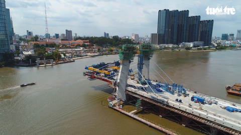 Lắp những dây văng đầu tiên trên cầu Thủ Thiêm 2 - Ảnh 5. Lắp những dây văng đầu tiên trên cầu Thủ Thiêm 2 - Ảnh 5.