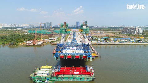 Lắp những dây văng đầu tiên trên cầu Thủ Thiêm 2 - Ảnh 3. Lắp những dây văng đầu tiên trên cầu Thủ Thiêm 2 - Ảnh 3.