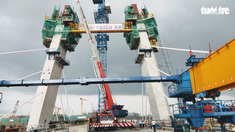 Lắp những dây văng đầu tiên trên cầu Thủ Thiêm 2 - Ảnh 4. Lắp những dây văng đầu tiên trên cầu Thủ Thiêm 2 - Ảnh 4.