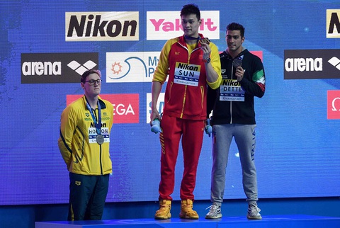 Kình ngư Sun Yang bị chính CĐV Trung Quốc chỉ trích vì phá mẫu thử doping - Ảnh 1. Kình ngư Sun Yang bị chính CĐV Trung Quốc chỉ trích vì phá mẫu thử doping - Ảnh 1.