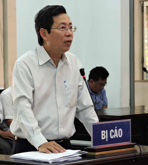 Bị tuyên phạt 9 tháng tù vẫn giữ chức phó chủ tịch TP Nha Trang? - Ảnh 1. Bị tuyên phạt 9 tháng tù vẫn giữ chức phó chủ tịch TP Nha Trang? - Ảnh 1.