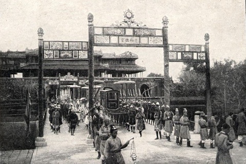 Huế là thành phố áo dài, tại sao không? - Ảnh 1. Huế là thành phố áo dài, tại sao không? - Ảnh 1.
