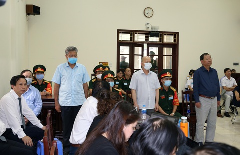 Cựu thứ trưởng Bộ Quốc phòng Nguyễn Văn Hiến lãnh 4 năm tù, Út trọc 20 năm tù - Ảnh 1. Cựu thứ trưởng Bộ Quốc phòng Nguyễn Văn Hiến lãnh 4 năm tù, Út trọc 20 năm tù - Ảnh 1.