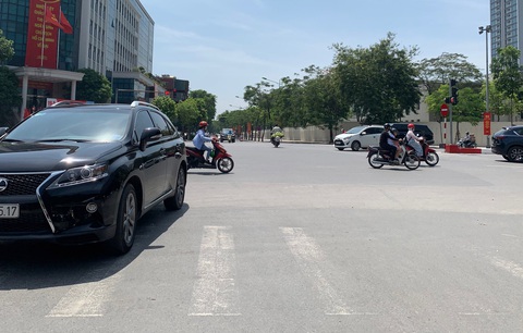 Đợt nắng nóng ở miền Bắc ghi nhận nhiều ‘kỷ lục’, vượt nhiều mốc lịch sử - Ảnh 1. Đợt nắng nóng ở miền Bắc ghi nhận nhiều ‘kỷ lục’, vượt nhiều mốc lịch sử - Ảnh 1.