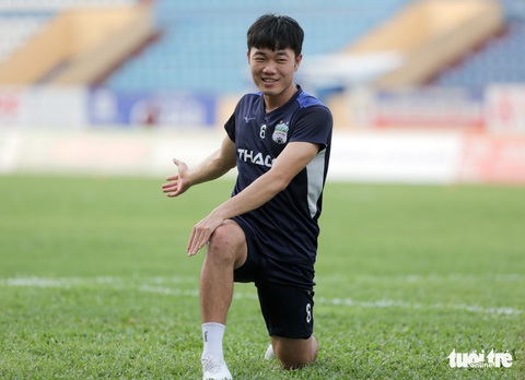 Xuân Trường bất ngờ xuất hiện, tập cùng HAGL trước trận gặp Nam Định - Ảnh 1. Xuân Trường bất ngờ xuất hiện, tập cùng HAGL trước trận gặp Nam Định - Ảnh 1.