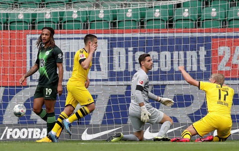 Đá bại Wolfsburg, Dortmund tăng sức ép lên đội đầu bảng Bayern Munich - Ảnh 1. Đá bại Wolfsburg, Dortmund tăng sức ép lên đội đầu bảng Bayern Munich - Ảnh 1.