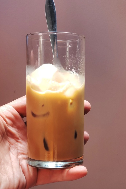 Đến Sài Gòn đừng quên uống cà phê sữa đá nhé - Ảnh 2. Đến Sài Gòn đừng quên uống cà phê sữa đá nhé - Ảnh 2.