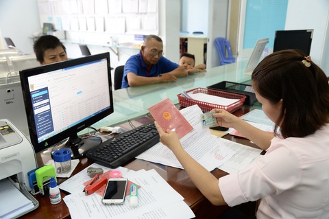 Tháng 7-2021 bỏ sổ hộ khẩu bằng giấy? - Ảnh 1. Tháng 7-2021 bỏ sổ hộ khẩu bằng giấy? - Ảnh 1.