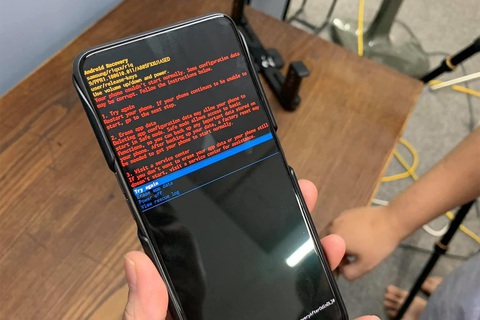 Nhiều người Việt phát hoảng khi điện thoại Samsung gặp lỗi lạ - Ảnh 2. Nhiều người Việt phát hoảng khi điện thoại Samsung gặp lỗi lạ - Ảnh 2.