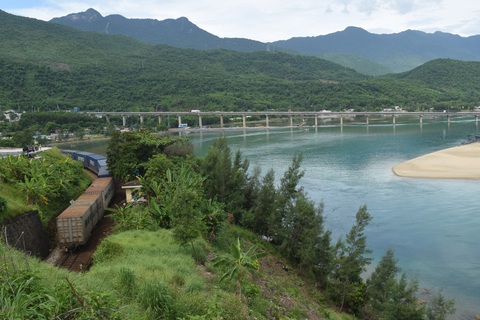 Dừng chân nơi non xanh nước biếc Lăng Cô - Ảnh 2. Dừng chân nơi non xanh nước biếc Lăng Cô - Ảnh 2.