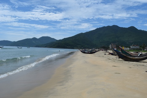 Dừng chân nơi non xanh nước biếc Lăng Cô - Ảnh 3. Dừng chân nơi non xanh nước biếc Lăng Cô - Ảnh 3.
