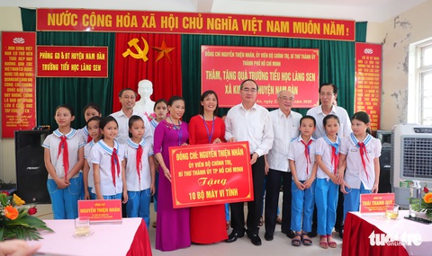 Khánh thành nhà trưng bày bổ sung và nhà bái đường quê hương Chủ tịch Hồ Chí Minh - Ảnh 4. Khánh thành nhà trưng bày bổ sung và nhà bái đường quê hương Chủ tịch Hồ Chí Minh - Ảnh 4.