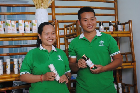 Những người trẻ lội ngược dòng ở miền Tây - Kỳ 1: Mật ngọt của thạc sĩ Chal Thi - Ảnh 1. Những người trẻ lội ngược dòng ở miền Tây - Kỳ 1: Mật ngọt của thạc sĩ Chal Thi - Ảnh 1.