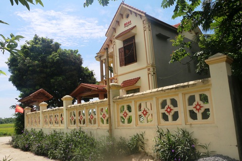 Phát hiện nhiều hộ khá giả có sổ hộ cận nghèo là người thân cán bộ xã, thôn - Ảnh 1. Phát hiện nhiều hộ khá giả có sổ hộ cận nghèo là người thân cán bộ xã, thôn - Ảnh 1.