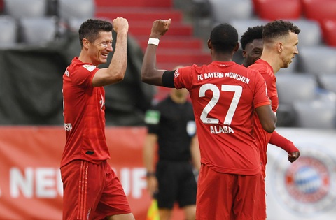 Khuất phục Frankfurt, Bayern Munich tái lập khoảng cách 4 điểm với Dortmund - Ảnh 2. Khuất phục Frankfurt, Bayern Munich tái lập khoảng cách 4 điểm với Dortmund - Ảnh 2.