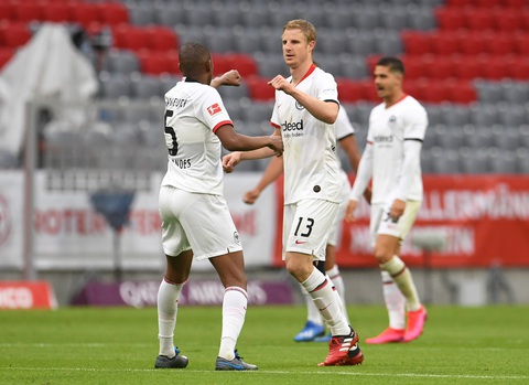 Khuất phục Frankfurt, Bayern Munich tái lập khoảng cách 4 điểm với Dortmund - Ảnh 3. Khuất phục Frankfurt, Bayern Munich tái lập khoảng cách 4 điểm với Dortmund - Ảnh 3.