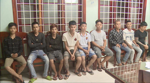 Khởi tố 16 thanh niên vụ chém đứt cánh tay do mâu thuẫn mua bán cỏ Mỹ - Ảnh 1. Khởi tố 16 thanh niên vụ chém đứt cánh tay do mâu thuẫn mua bán cỏ Mỹ - Ảnh 1.