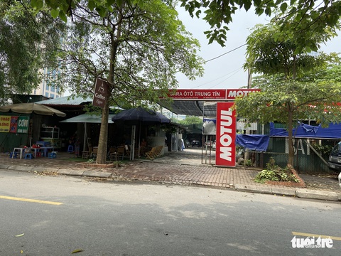 Cận cảnh lô ‘đất vàng‘ 11 năm bỏ hoang ở Hà Nội bị kiến nghị điều tra - Ảnh 6. Cận cảnh lô ‘đất vàng‘ 11 năm bỏ hoang ở Hà Nội bị kiến nghị điều tra - Ảnh 6.
