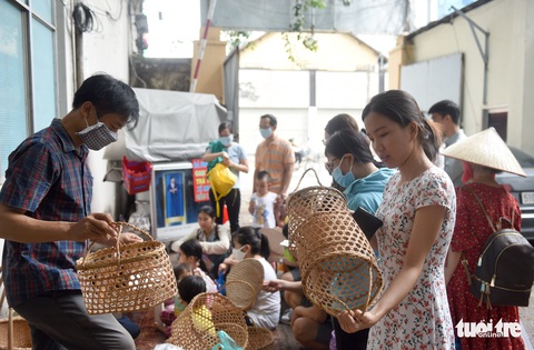 Chợ quê sáng chủ nhật đủ các món hàng dân dã hiếm có giữa trung tâm Sài Gòn - Ảnh 11. Chợ quê sáng chủ nhật đủ các món hàng dân dã hiếm có giữa trung tâm Sài Gòn - Ảnh 11.