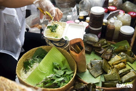 Chợ quê sáng chủ nhật đủ các món hàng dân dã hiếm có giữa trung tâm Sài Gòn - Ảnh 2. Chợ quê sáng chủ nhật đủ các món hàng dân dã hiếm có giữa trung tâm Sài Gòn - Ảnh 2.