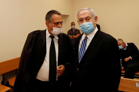 Nhận xì gà và rượu đắt tiền, đương kim thủ tướng Israel hầu tòa - Ảnh 1. Nhận xì gà và rượu đắt tiền, đương kim thủ tướng Israel hầu tòa - Ảnh 1.