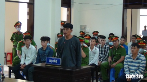 Xét xử đại ca giang hồ Tân móp cùng đàn em nổ súng truy sát người - Ảnh 1. Xét xử đại ca giang hồ Tân móp cùng đàn em nổ súng truy sát người - Ảnh 1.