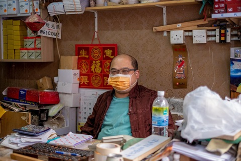 Tiểu thương Hong Kong đang sống trong sợ hãi - Ảnh 2. Tiểu thương Hong Kong đang sống trong sợ hãi - Ảnh 2.