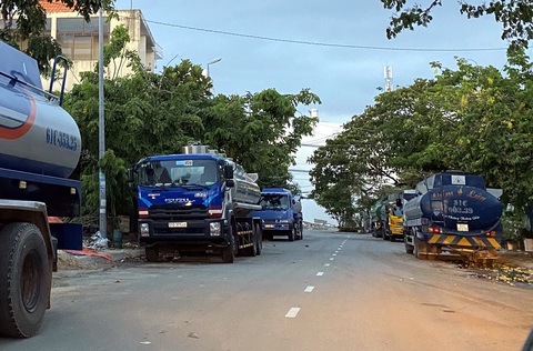 Tình cảnh éo le: Đóng cửa cây xăng vì không mua được xăng - Ảnh 2.