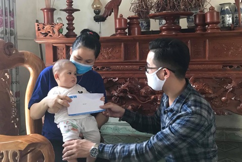 Mẹ bé 3 tháng tuổi mắc COVID-19: Khủng hoảng tinh thần vì tin đồn về con - Ảnh 1. Mẹ bé 3 tháng tuổi mắc COVID-19: Khủng hoảng tinh thần vì tin đồn về con - Ảnh 1.