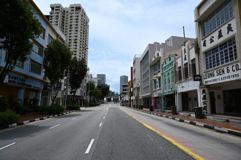 Singapore đối mặt nguy cơ suy thoái sâu nhất từ thời lập quốc - Ảnh 1. Singapore đối mặt nguy cơ suy thoái sâu nhất từ thời lập quốc - Ảnh 1.