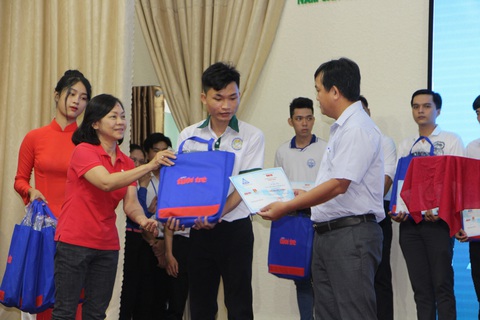 150 suất học bổng Tiếp sức đến trường đặc biệt đầu tiên mùa COVID-19 - Ảnh 5. 150 suất học bổng Tiếp sức đến trường đặc biệt đầu tiên mùa COVID-19 - Ảnh 5.