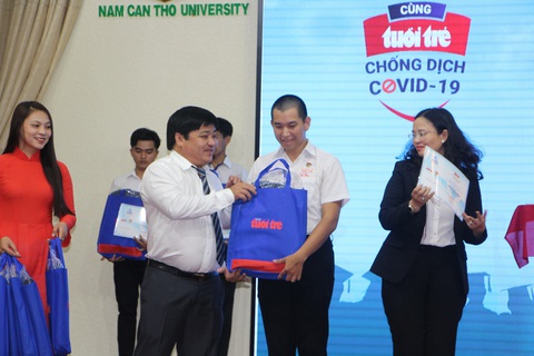 150 suất học bổng Tiếp sức đến trường đặc biệt đầu tiên mùa COVID-19 - Ảnh 1. 150 suất học bổng Tiếp sức đến trường đặc biệt đầu tiên mùa COVID-19 - Ảnh 1.