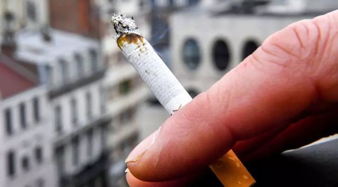 Hút thuốc có thể làm tăng nguy cơ nhiễm COVID-19 - Ảnh 1. Hút thuốc có thể làm tăng nguy cơ nhiễm COVID-19 - Ảnh 1.